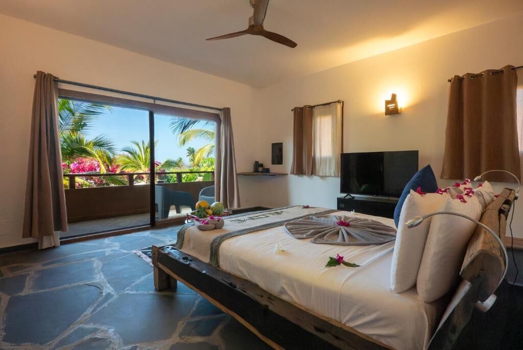 Deluxe-Doppelzimmer, Balkon, Blick auf den Innenhof | Bügeleisen/Bügelbrett, kostenloses WLAN