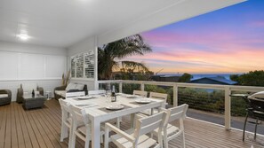 Outdoor dining - Palm House Carrickalinga (Carrickalinga)