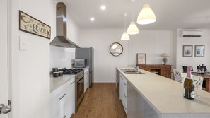 Fridge, microwave, oven, stovetop - Palm House Carrickalinga (Carrickalinga)