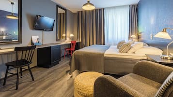 Quarto standard, 1 cama Queen | Escrivaninha, cortinas blackout, quartos à prova de som