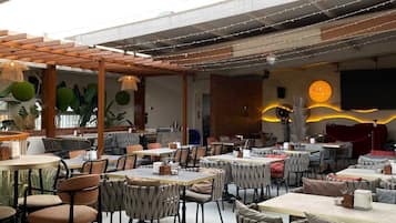 Classic Room | Outdoor dining