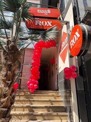 المنشأة من الخارج