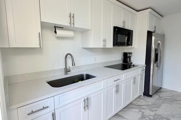 Fridge, microwave, stovetop, coffee/tea maker