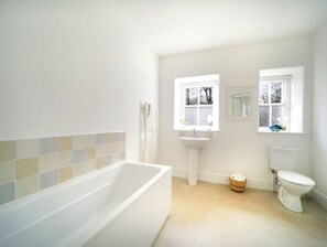 Hair dryer, towels, soap, toilet paper - Cyprus Apartment, Warleggan - Sleeps 2 + parking, allows dogs (Cornwall)