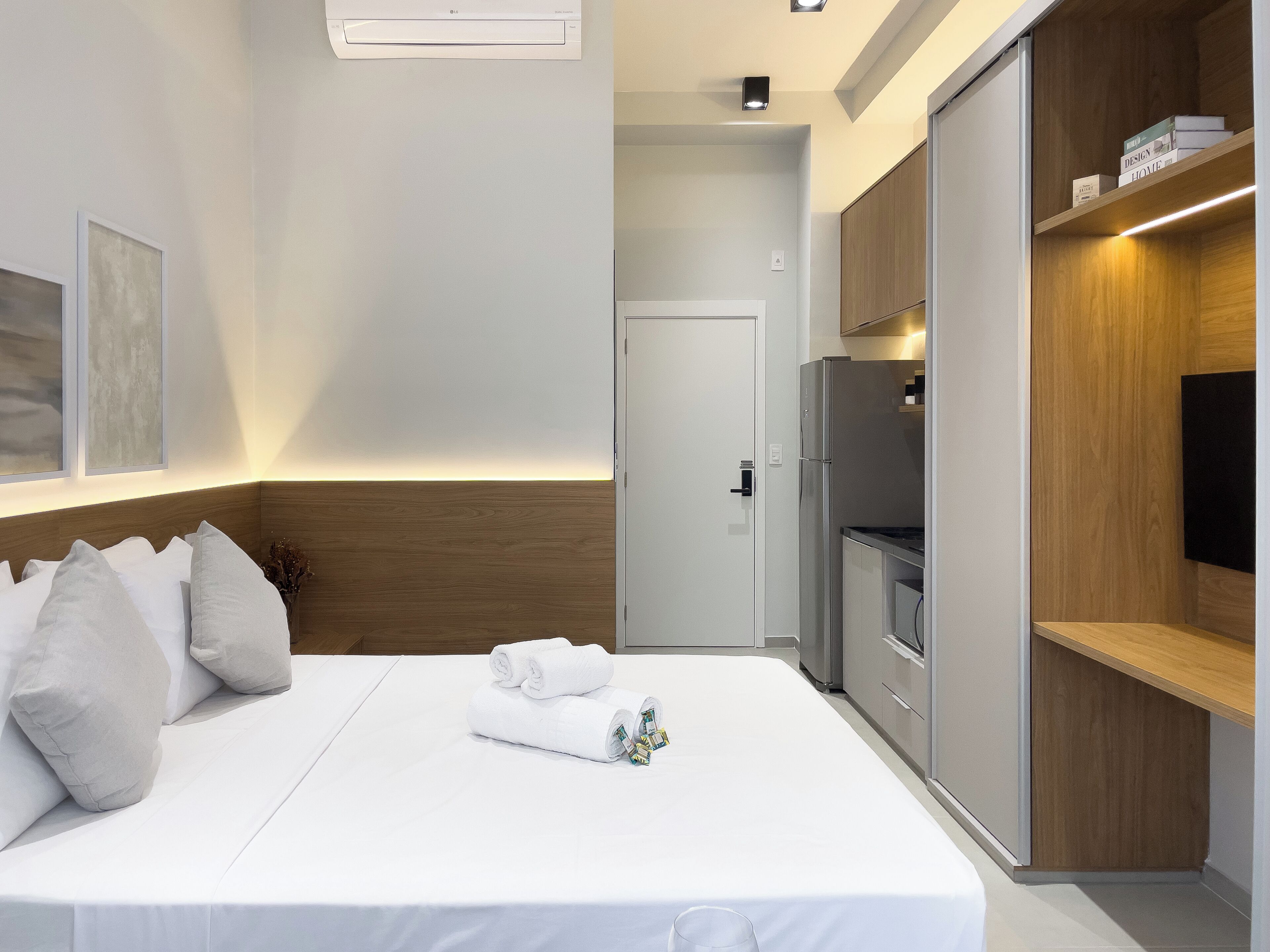 Estúdio conforto, vista para a cidade | Quartos à prova de som, ferros/tábuas de passar roupa, Wi-Fi de cortesia