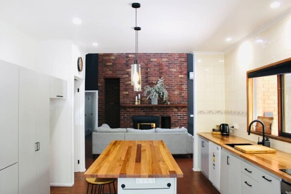 Interior - Modern Lodge House, Mountain Views, on River, Pets (East Warburton)