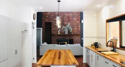 Modern Lodge House, Mountain Views, on River, Pets