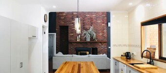 Modern Lodge House, Mountain Views, on River, Pets