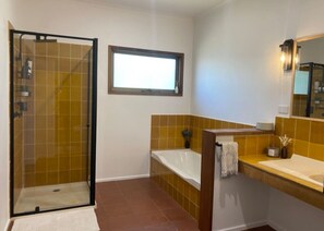 Shower, jetted bath, hair dryer, bidet