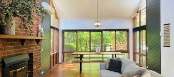 Modern Lodge House, Mountain Views, on River, Pets
