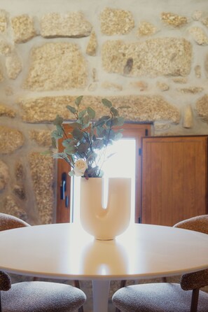 Dining - Refuge of Serenity (Canelas)