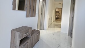 A hallway with a wooden vanity, a mirror, and a marble floor. - Villa Pauliana in Povljana (Povljana)