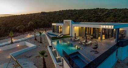 Modern Villa Porta in Novalja