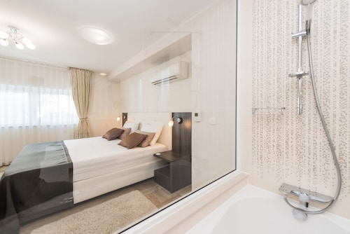 Sargas Suite 5 With Pool View