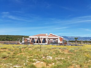 Villa | 3 bedrooms - Villa Melody With Tennis Court (Novalja)