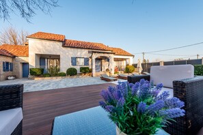 Villa - Luxury Villa Carlin With Heated Pool (Novigrad)