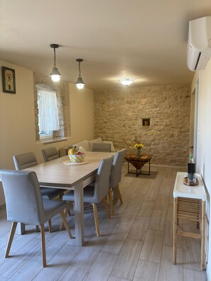 4 bedrooms - Villa Magic With Heated Pool (Drnis)