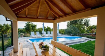 Villa Magic With Heated Pool