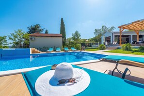 5 bedrooms - Beachfront Villa Promenada (Posedarje)