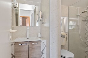 A modern bathroom with a sink, mirror, and shower. - Superior Apartment Tania 13 (Sveti Filip i Jakov)
