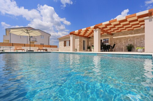 Villa Orkula With Heated Pool