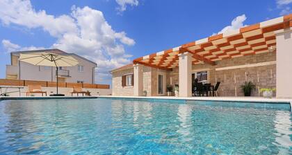 Villa Orkula With Heated Pool