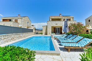 Villa - Villa Carnela With Heated Pool (Privlaka)