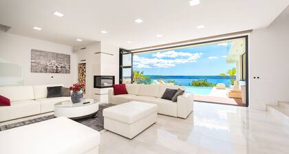 Villa Michelle With Infinity Pool