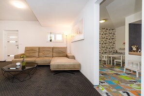 Villa | 4 bedrooms - Villa Michelle With Infinity Pool (Jasenice)