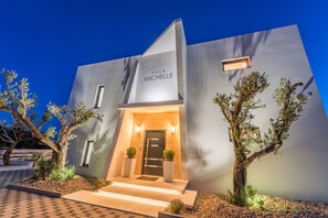 Villa | 4 bedrooms - Villa Michelle With Infinity Pool (Jasenice)