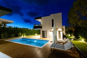 3 bedrooms - Villa Positiva With Heated Pool (Vir)