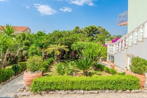 4 bedrooms - Holiday Home Florendale With Pool (Jasenice)
