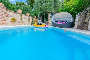 4 bedrooms - Holiday Home Florendale With Pool (Jasenice)