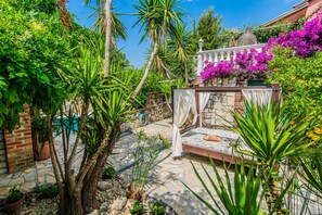 House - Holiday Home Florendale With Pool (Jasenice)