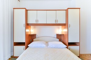 Apartment | 2 bedrooms - Beachfront Apartment Liveri 2 (Vir)