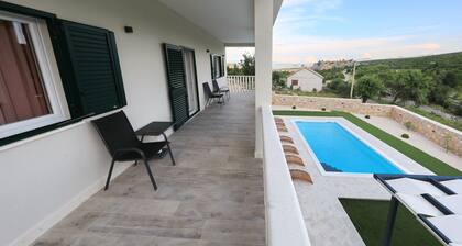 Villa Vallis With Pool