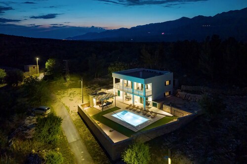 Villa Vallis With Pool