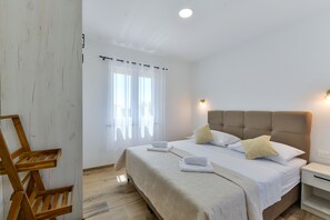 Villa - Villa Rea 4 With Heated Pool (Privlaka)