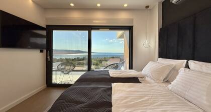 Lux Villa Serene With Heated Pool