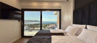 Lux Villa Serene With Heated Pool