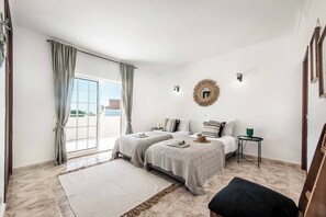 4 bedrooms, WiFi, bed sheets - Villa Umbelina - Four Bedroom Villa, Sleeps 9 (Albufeira)