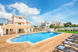 Pool - Villa Umbelina - Four Bedroom Villa, Sleeps 9 (Albufeira)