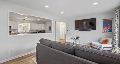 Locals Landing: Modern Family Retreat midway to Casino, River, & Lake Michigan