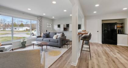 Locals Landing: Modern Family Retreat midway to Casino, River, & Lake Michigan
