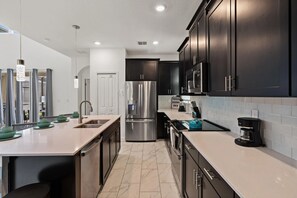 Dishwasher - 3 Miles Disney! Closest Resort to Parks!All facilities inc/Private Pool and Spa (Kissimmee)