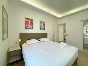 Desk, iron/ironing board, bed sheets - Viva Riviera Luxury Apartment Commandant André (Cannes)