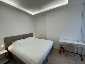 Desk, iron/ironing board, bed sheets - Viva Riviera Luxury Apartment Commandant André (Cannes)