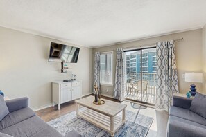 TV - Condo in oceanfront building w/ pools, hot tubs, arcade, & beach access (Myrtle Beach)