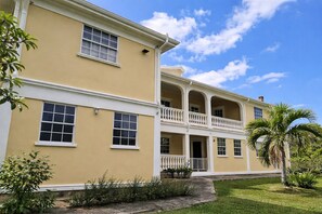 Exterior - Perfect 2-bedroom apartment with AC in prestigous Morne Daniel near Roseau (Morne Daniel)