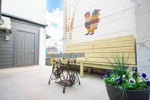 Terrace/patio - Residences on 4th/ Ominiplex 5 min./ 4 Bedrooms (Cullman)